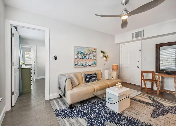 2bedroom Indian Rocks Condo-steps To * Clearwater Beach